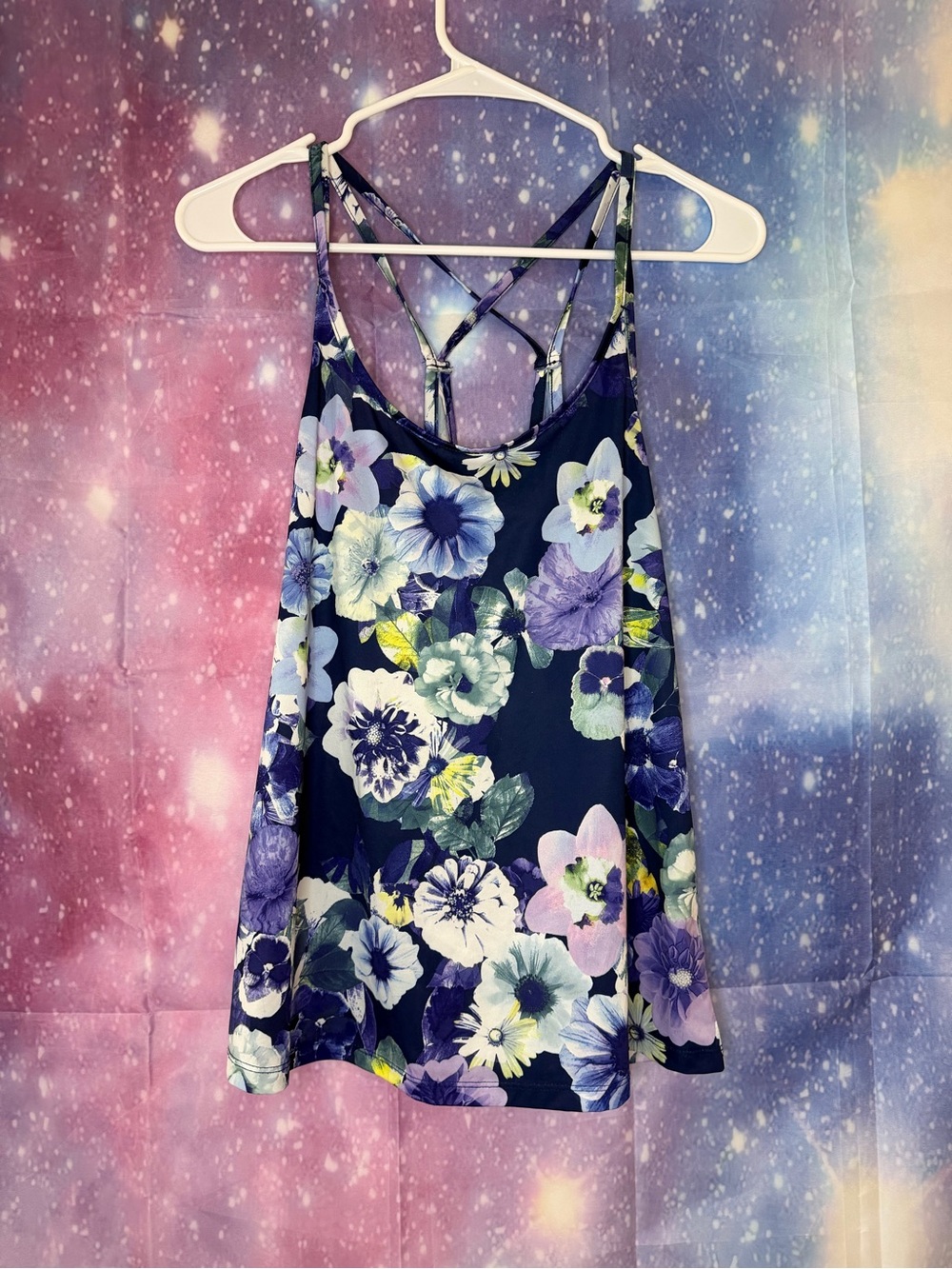Old navy active floral tank top 🛍